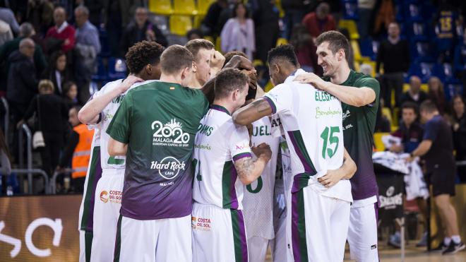 El equipo celebra el triunfo en el Palau.