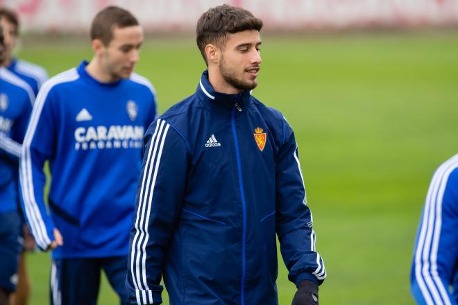 Javi Puado, durante un entrenamiento del Real Zaragoza (Foto: Daniel Marzo).