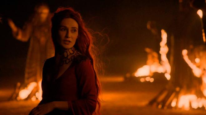 El fuego y Melisandre, nos vale para viajar al pasado y llevarla junto a los Targaryen (Fuente: Juego de Tronos).