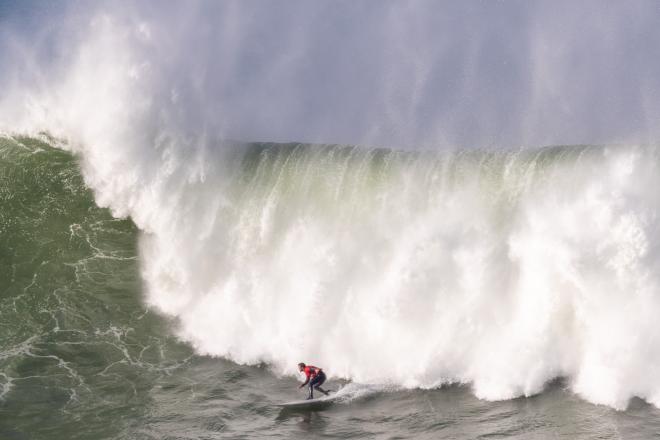 Las olas han superado los seis metros en el Punta Galea Challenge (Foto: Edu del Fresno).