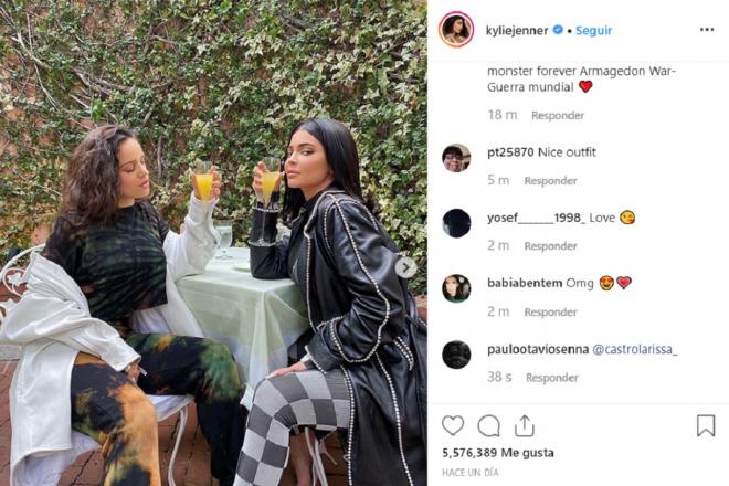 Rosalía y Kylie Jenner, las dos diosas juntas en una foto duplicada (Fuente: Instagram).
