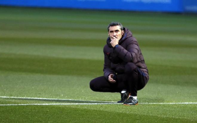 Ernesto Valverde, en un entrenamiento (Foto: FCB).