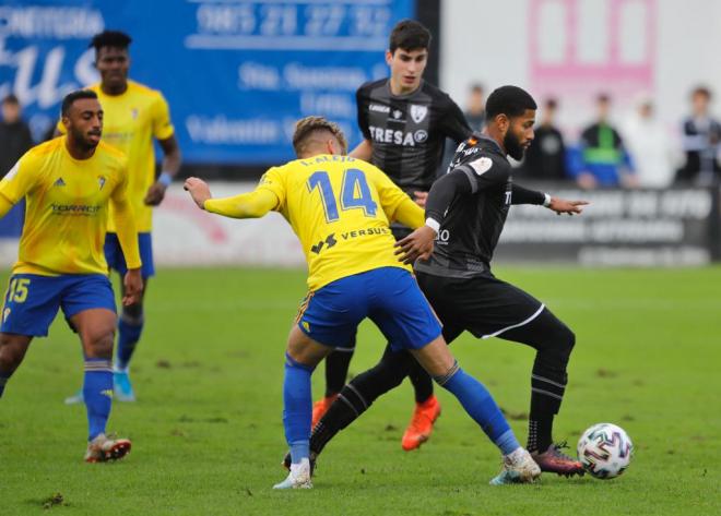 Iván Alejo, en un lance del Lealtad-Cádiz (Foto: Luis Manso).