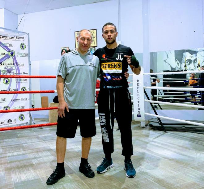 El boxeador profesional bilbaíno Jon Jader en Ucrania a las órdenes de Sergei Sergeyevich.