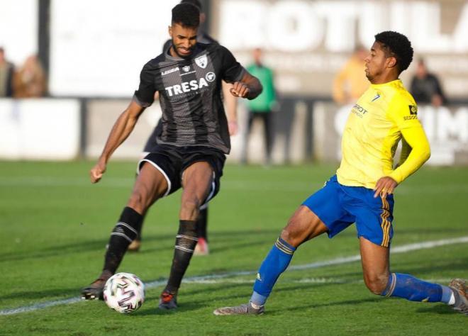 'Choco' Lozano, en un lance del Lealtad-Cádiz (Foto: Luis Manso).