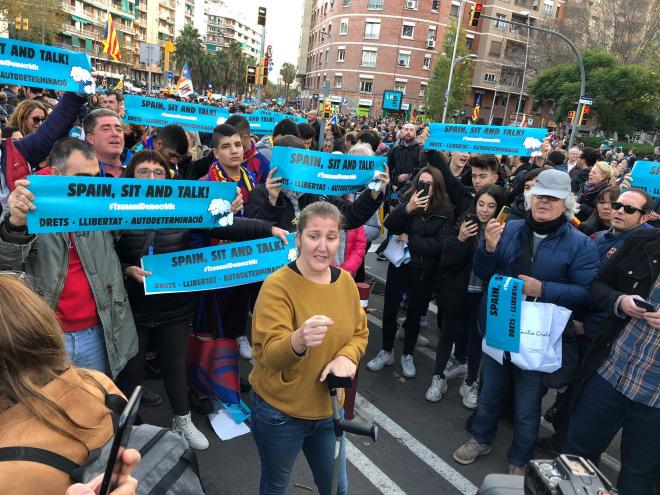 Mujer que fue agredida e insultada por los manifestantes (Foto: María Trigo).