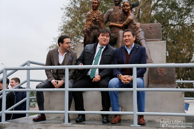 El alcalde de Huelva posando ante nuestras cámaras. (Manu López / Albiazules.es).