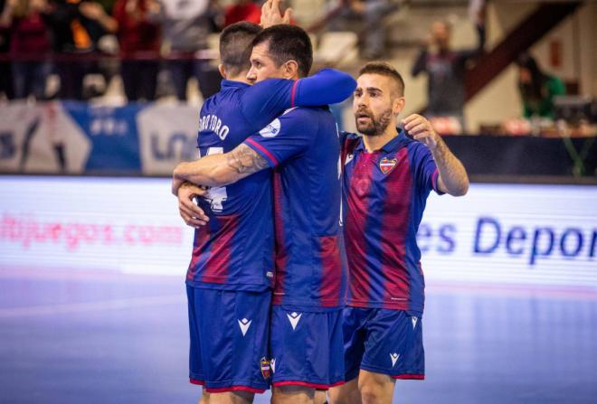 El Levante FS celebra uno de los goles.