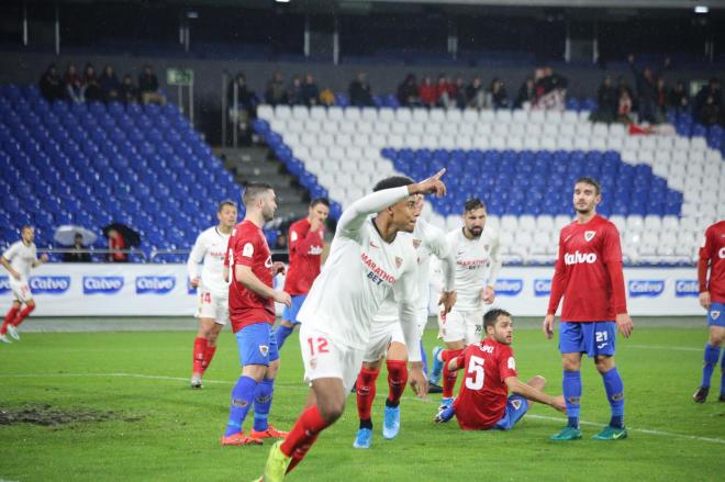 Koundé celebra su gol al Bergantiños (Foto: Iris Miquel).