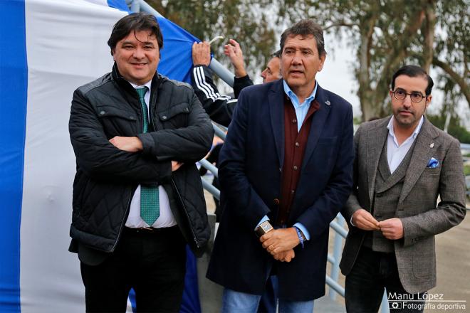 Manolo Zambrano en compañía de Gabriel Cruz y Sergio Sánchez. (Manu López / Albiazules.es).