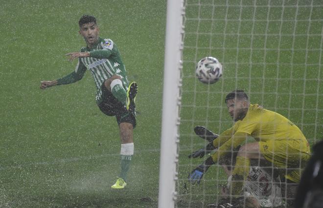 Momento del gol de Alejandro Meléndez en el Antoniano-Betis de la Copa del Rey (Foto: Kiko Hurtado).