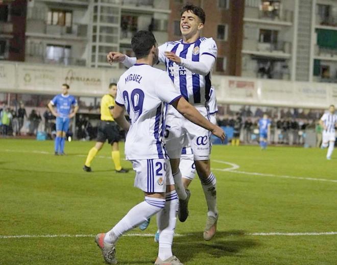 Aguado y Miguel celebran un gol en Copa.