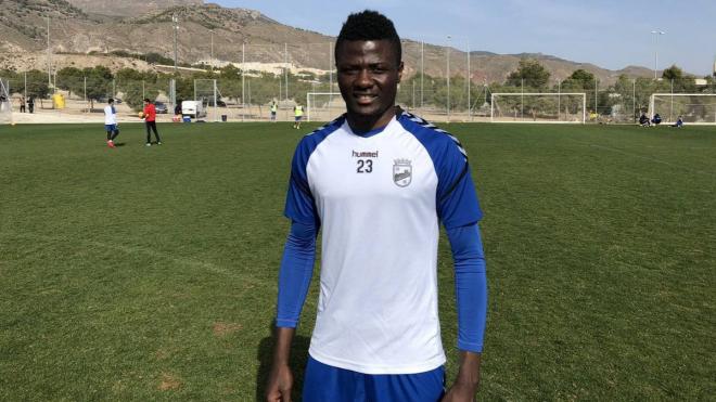 Bikoro en un entrenamiento con el Lorca (Foto: Lorca FC).