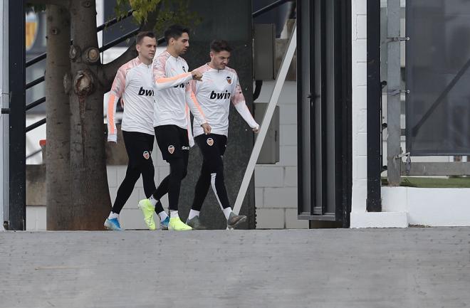 Gameiro vuelve a los entrenamientos del Valencia CF (Foto: David González)