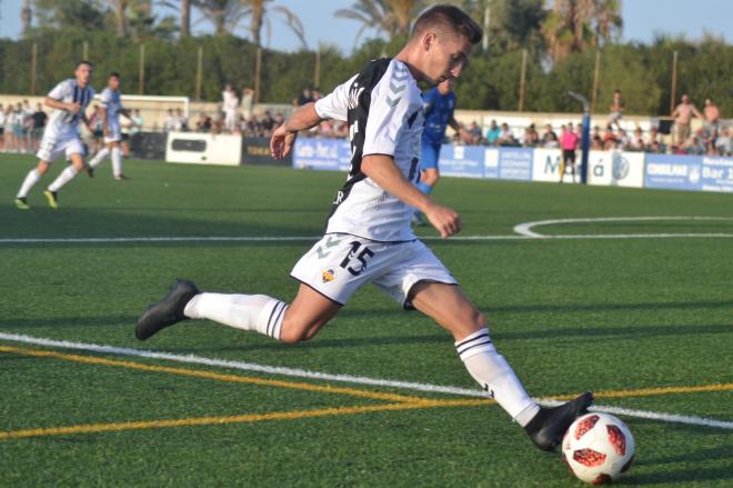 Iñigo Muñoz con la camiseta del Castellon (Foto: Twitter/Iñigo Muñoz).