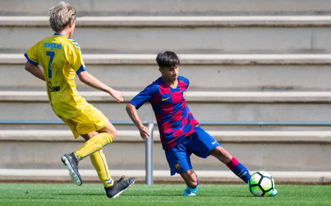 Juan Larios, en su debut con el Juvenil B del FC Barcelona (Foto: @FCBmasia).