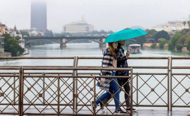 Imagen de la lluvia en Sevilla.