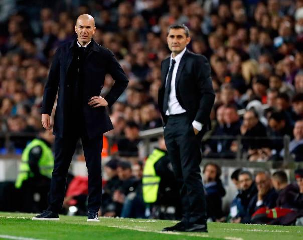 Zinedine Zidane y Ernesto Valverde en el Barcelona-Real Madrid el miércoles en el Camp Nou (Foto: EFE).