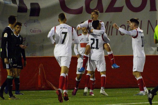 Los jugadores del San Sebastián de los Reyes celebran un gol ante el Córdoba.