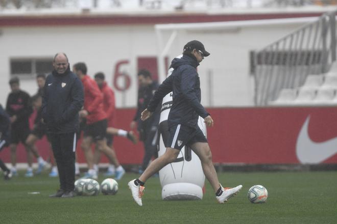 Julen Lopetegui, durante un entrenamiento del Sevilla (Foto: Kiko Hurtado).
