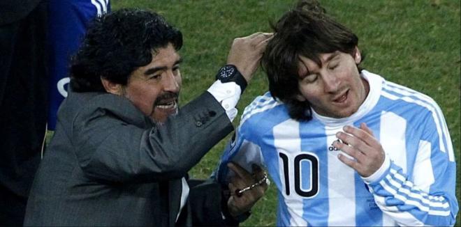 Diego Armando Maradona y Leo Messi, durante el Mundial de 2010.