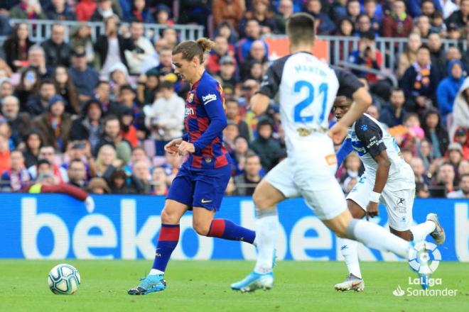 Griezmann ante el Alavés (Foto: LaLiga).