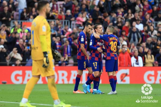 Los jugadores del Barcelona celebran el gol de Griezmann (Foto: LaLiga).