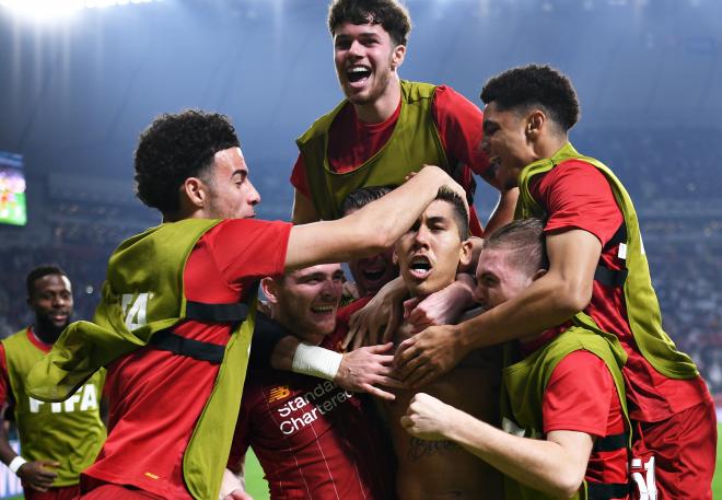 Los jugadores del Liverpool festejan el gol de Firmino.