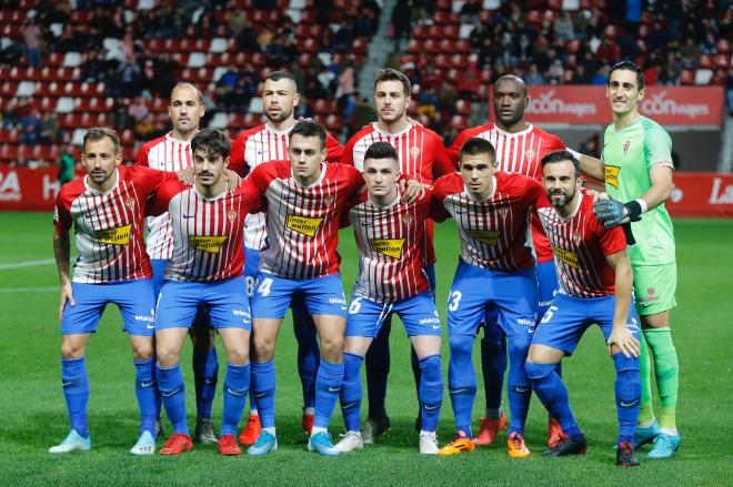 Once del Sporting ante el Extremadura (Foto: Luis Manso).