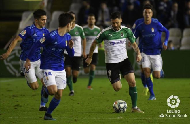 Un lance del Racing-Real Oviedo (Foto: LaLiga).