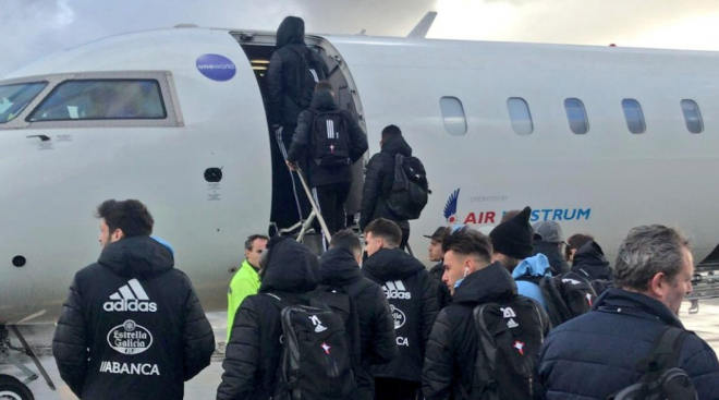 El Celta de Vigo subiendo al avión. (Foto: Celta de Vigo)