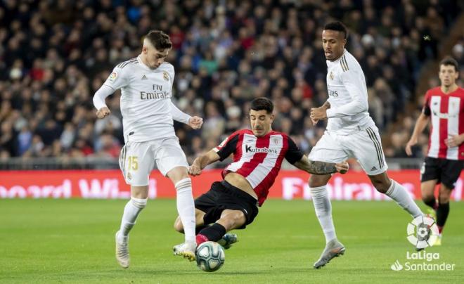 Yuri Berchiche pudo ser objeto de penalti en el partido del Bernabéu (Foto: LaLiga).