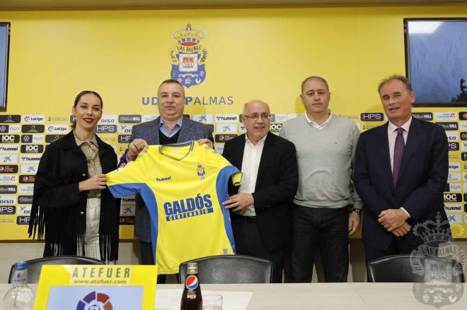 Presentación de la camiseta de Benito Pérez Galdós (@UDLP_Oficial).