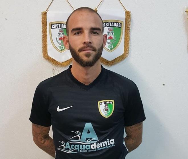 Álvaro Fernández, con la camiseta del Castiadas Calcio.