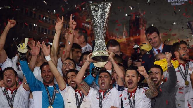 El Sevilla levanta el título de 2016.