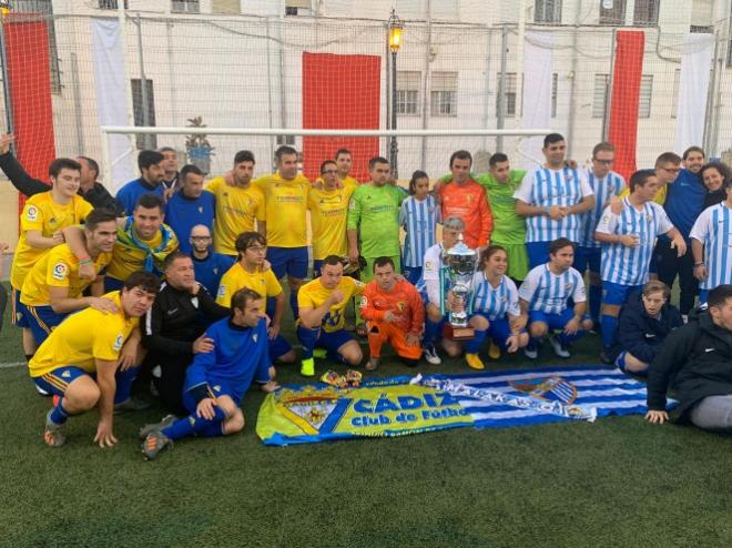 Los jugadores del Cádiz y el Málaga Genuine en la I Copa de Andalucía (Foto: CCF).