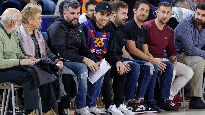 Griezmann, en un partido del Barcelona Basket (Foto: EFE).