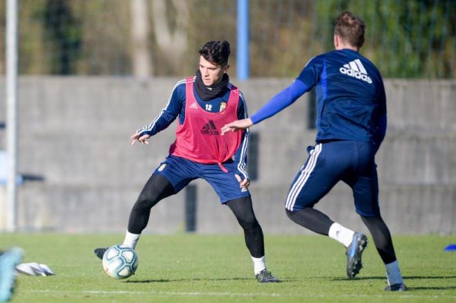 Juanjo Nieto, en el entrenamiento en El Requexón (Foto: Real Oviedo).
