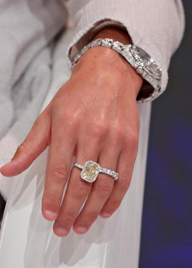 Reloj y anillos de Cristiano Ronaldo durante la gala de los Globe Soccer Awards.