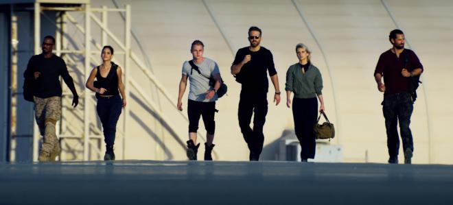 El elenco principal de 6 en la sombra (Foto: Netflix).