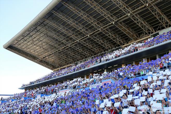 La afición despidió al equipo de su primera oportunidad de ascender llenando el estadio y cantando el 'Decano de mi alma'. (Manu López / Albiazules.es).
