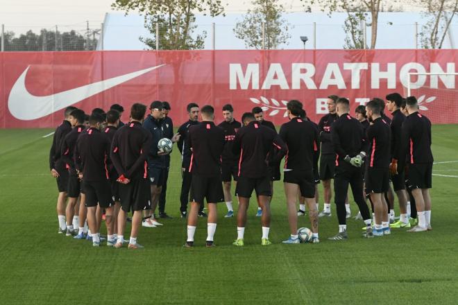 Los jugadores del Sevilla, en el primer entrenamiento del año 2020.