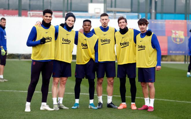 Los jugadores del Barcelona, durante un entrenamiento (Vía Ivan Rakitic).