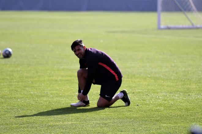 Nolito, novedad en el once del Sevilla, en un entrenamiento (Foto: Kiko Hurtado).