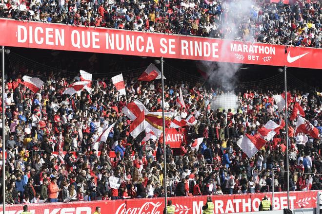 La afición del Sevilla, uno de sus principales motores aunque no podrán estar en el encuentro de Copa.