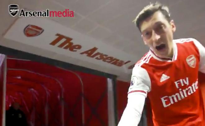 Celebración de Ozil con el Arsenal.