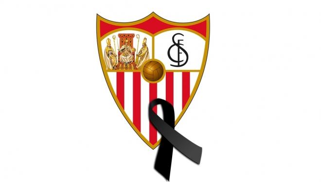 El escudo del Sevilla con el crespón negro por el fallecimiento de José Manuel Gamboa Segura.