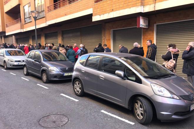 Las oficinas del River han registrado largas colas en el primer día de venta de entradas (Foto: Sestao River).