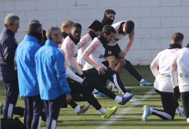 Guedes aumenta la intensidad en el entrenamiento del Valencia CF (Foto: David González)