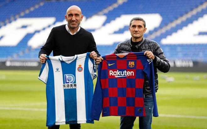 Abelardo y Ernesto Valverde posan en la tradicional fotografía antes del derbi (Foto: FC Barcelona).